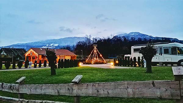 Piazzole illuminate nel periodo invernale