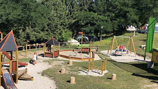 Parco giochi in legno per bambini