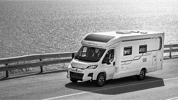 Camper usato in vendita sulla costa