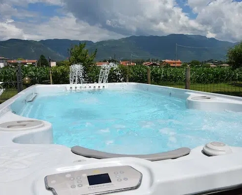Vasca idromassaggio all’esterno