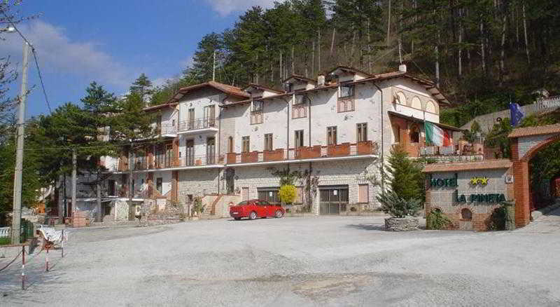 Struttura dell’Hotel La Pineta vista dall’esterno