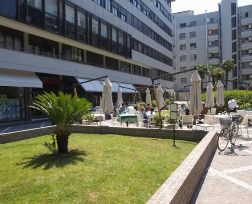 Esterno del B&B con vista su piazzetta