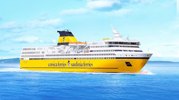 Traghetto Sardinia Ferries in navigazione
